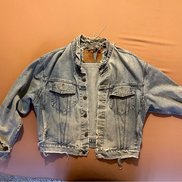 VINTAGE Distressed LEVIS Denim Jacket - Picture 1 of 8